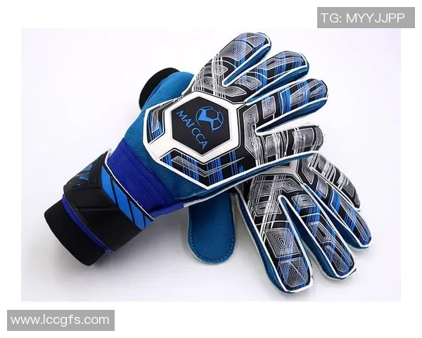 足球明星防守员手套的选择与使用技巧解析助你提升比赛表现